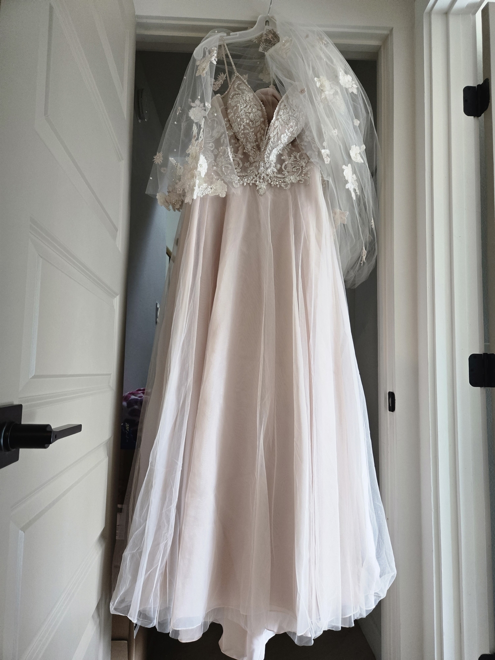 Galina Signature NWT Bridal Gown + Veil Bundle | Size 14 | David's Bridal